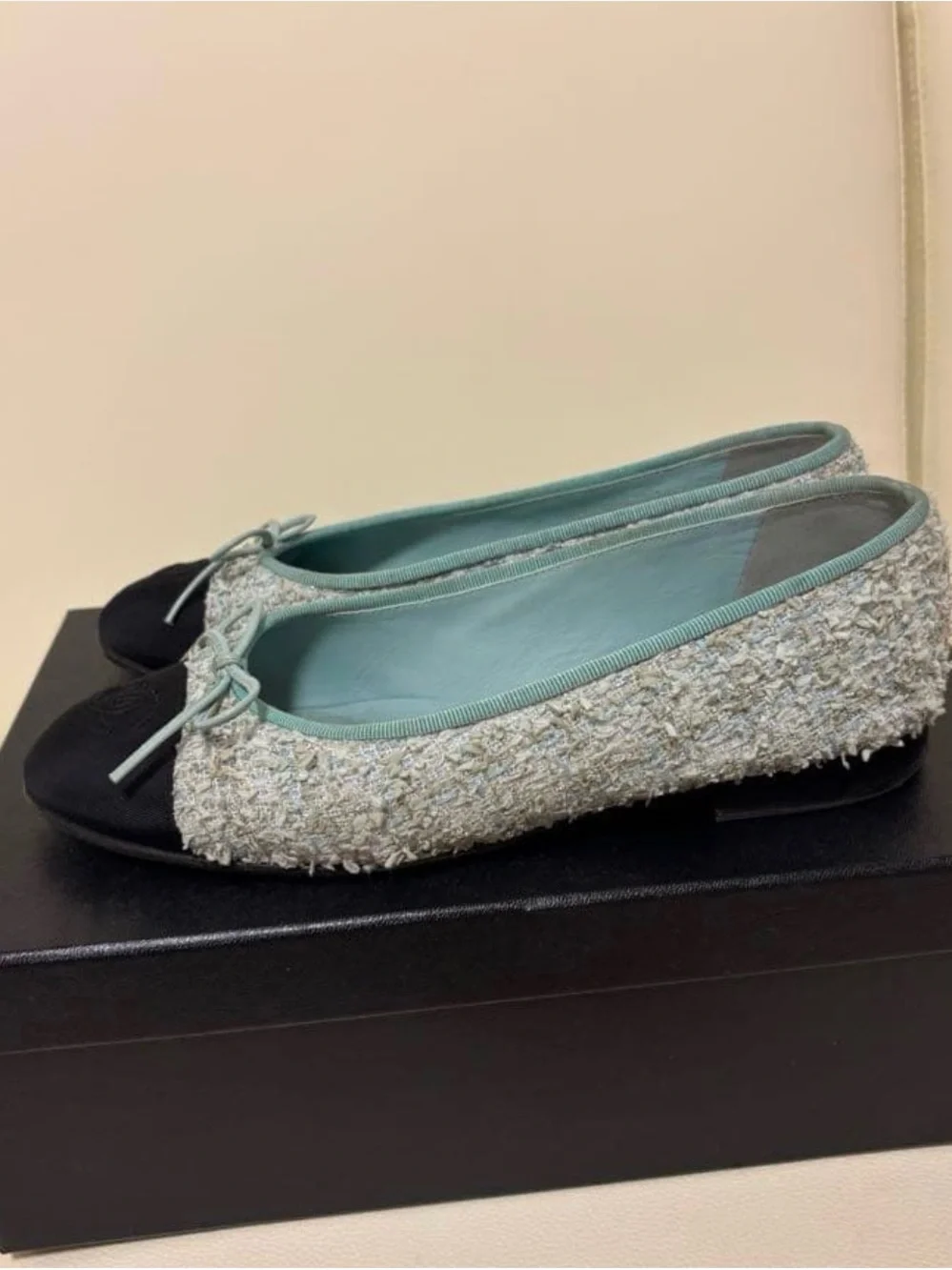 CHANEL elegant tweed